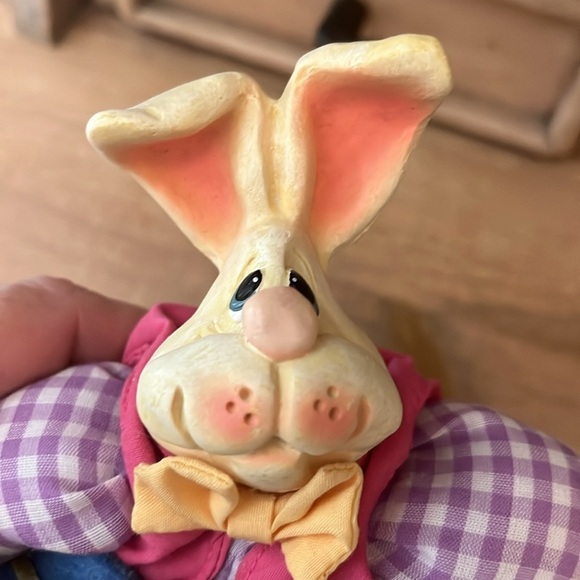 Russ Berrie “The Country Folks” 2 Bunnies 1990’s Resin Head Bean Bag Body Easter - Picture 8 of 10